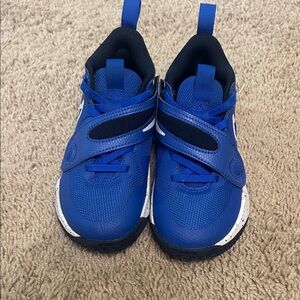 Nike Team Hustle D11 Basketball Shoes